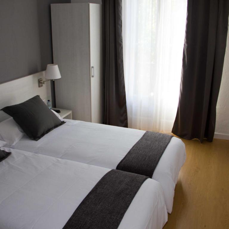 Hostalin Barcelona Diputacion - Habitación Doble con balcón - 2 camas - 8