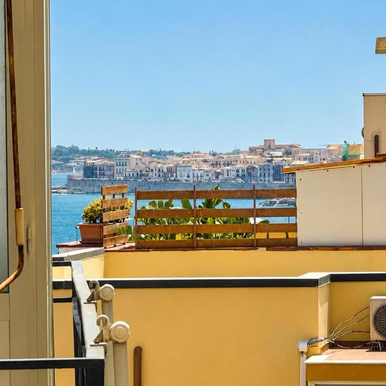 Il Balcone sul Mare - Camera Tripla con Vista Città - 1
