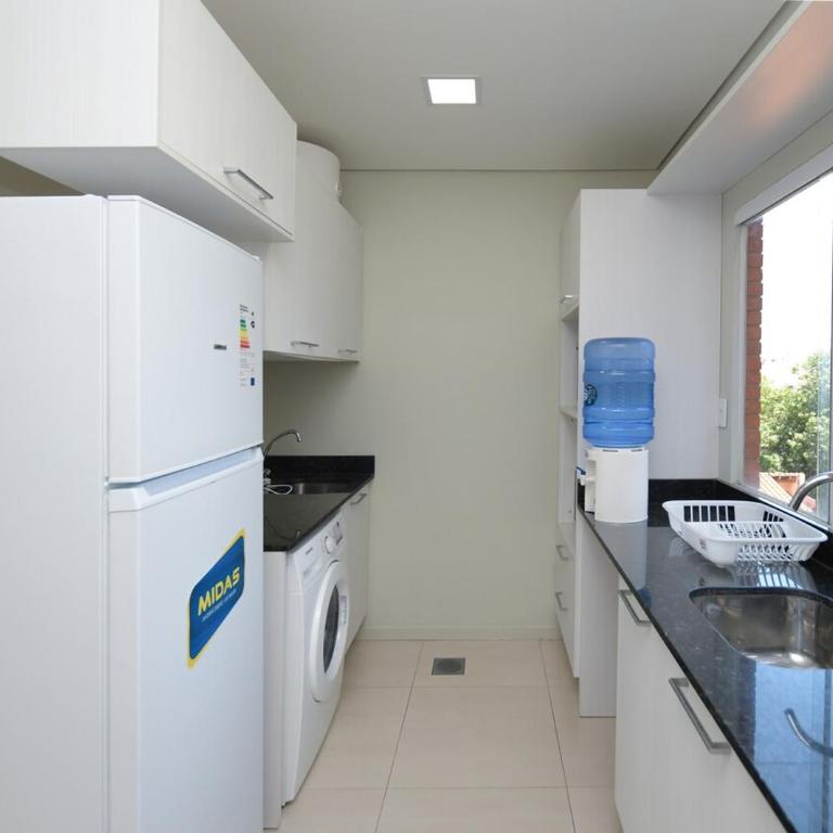 Urban One BR with Outdoor Pool Easy City Access - Apartment - 16