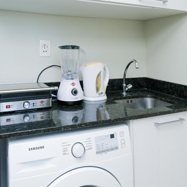 Urban One BR with Outdoor Pool Easy City Access - Apartment - 21