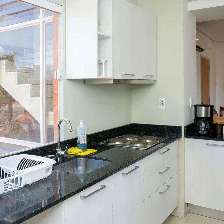 Urban One BR with Outdoor Pool Easy City Access - Apartment - 26