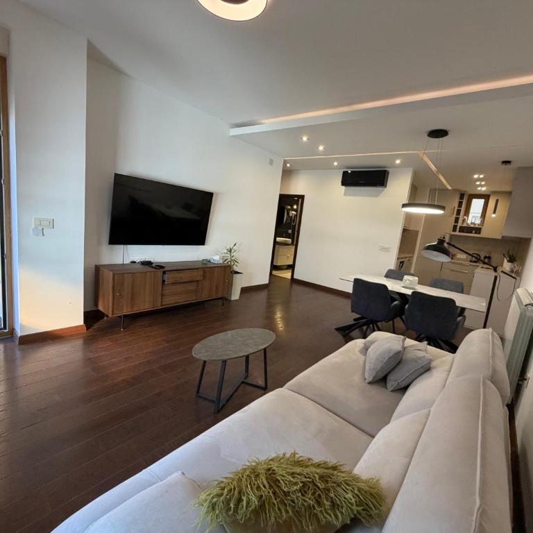 Manjez Park Luxury Residence - One-Bedroom Apartment - 3