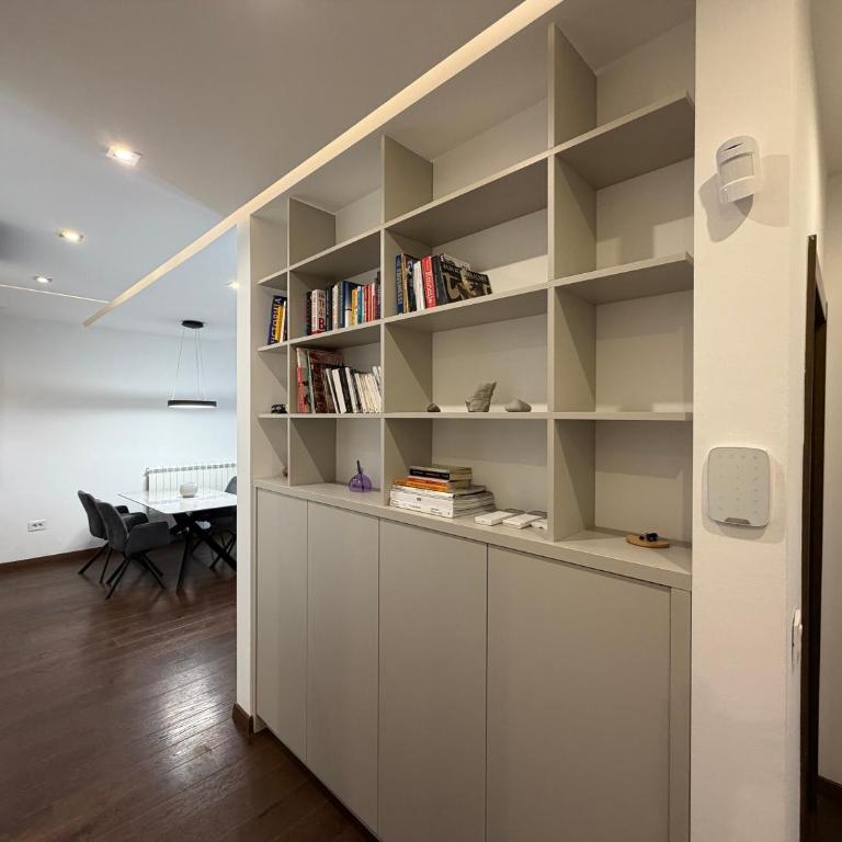 Manjez Park Luxury Residence - One-Bedroom Apartment - 4