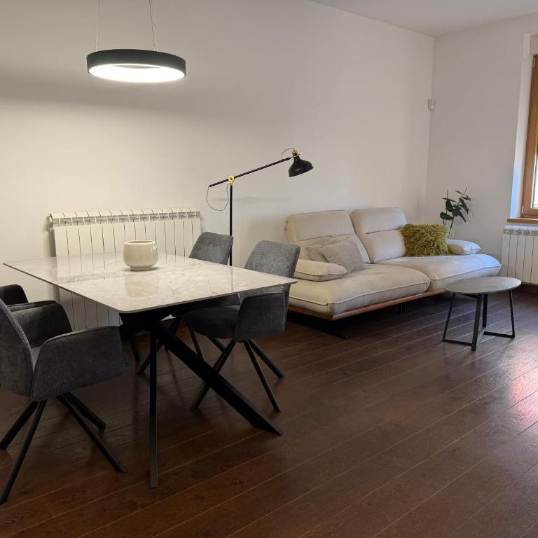 Manjez Park Luxury Residence - One-Bedroom Apartment - 2