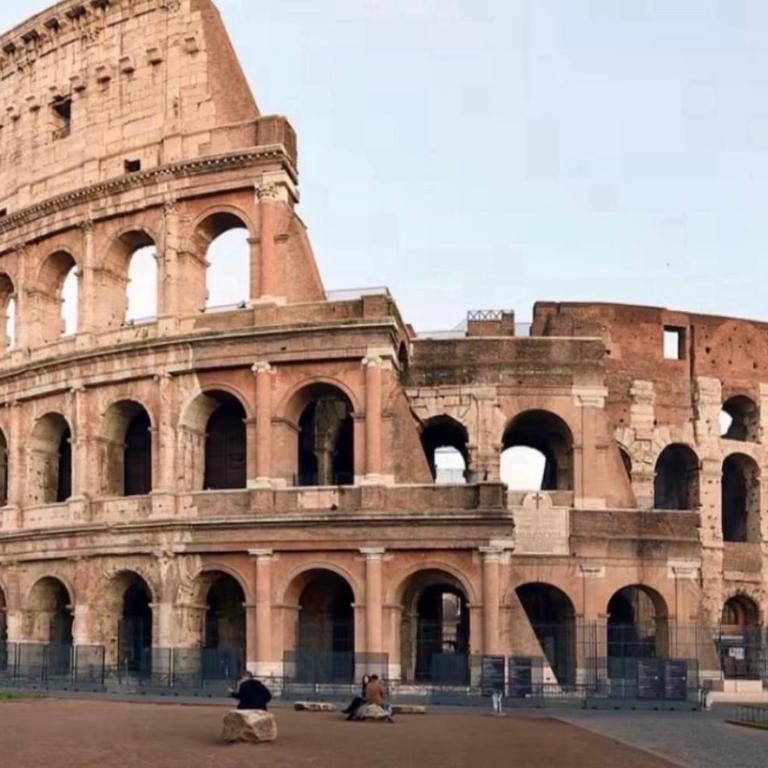 Stones Throw From The Historical Colosseo - Appartamento - 13