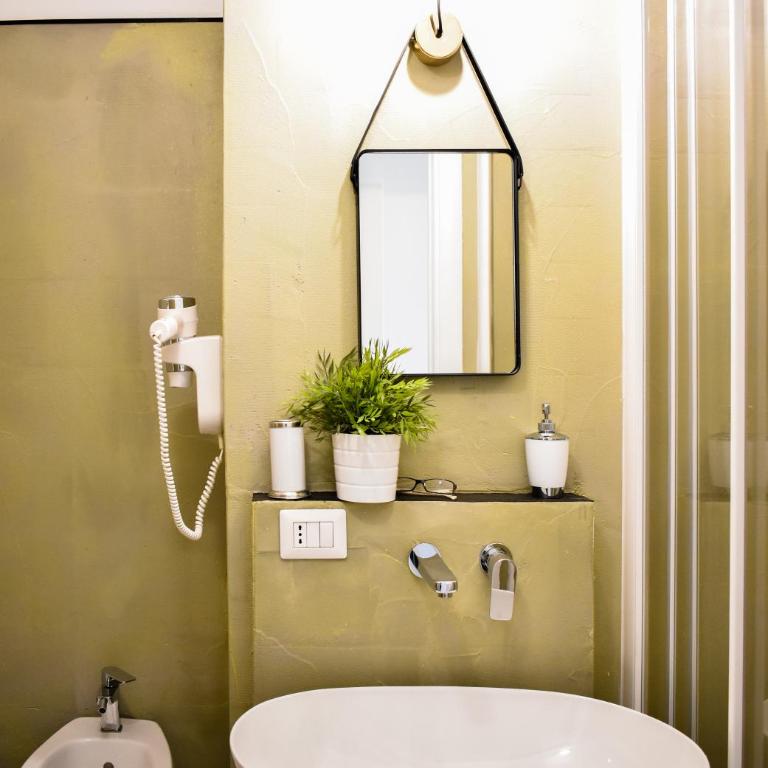 Bibi e Romeo's Home - Camera Matrimoniale con Bagno Privato - 10