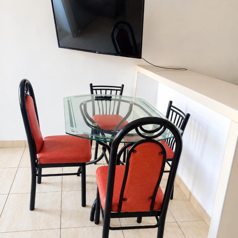 Talara Home Stay - Alojamiento Amoblado - Two-Bedroom Apartment with Garden View - 4