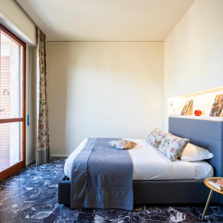 Scena Illustrata-Redi -4 double rooms-near the TRAM - Camera Matrimoniale con Balcone - 4