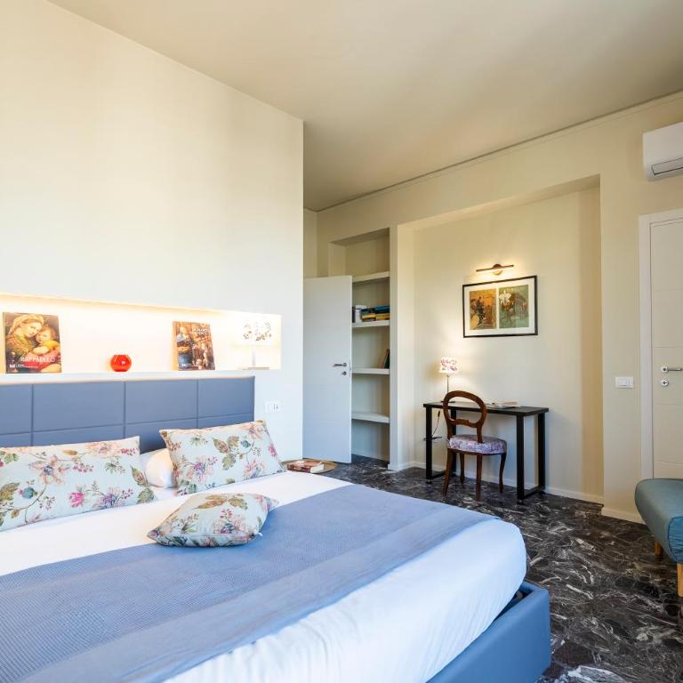 Scena Illustrata-Redi -4 double rooms-near the TRAM - Camera Matrimoniale con Balcone - 2