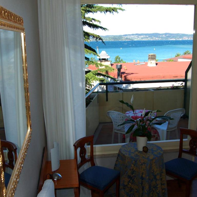 Hotel Broglia - Camera Matrimoniale - 1
