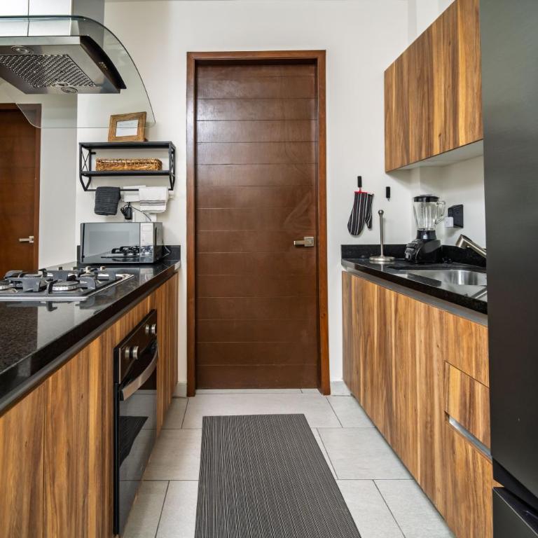 Moderno con diseño de autor en Areka Tower - Two-Bedroom Apartment with Balcony - 9