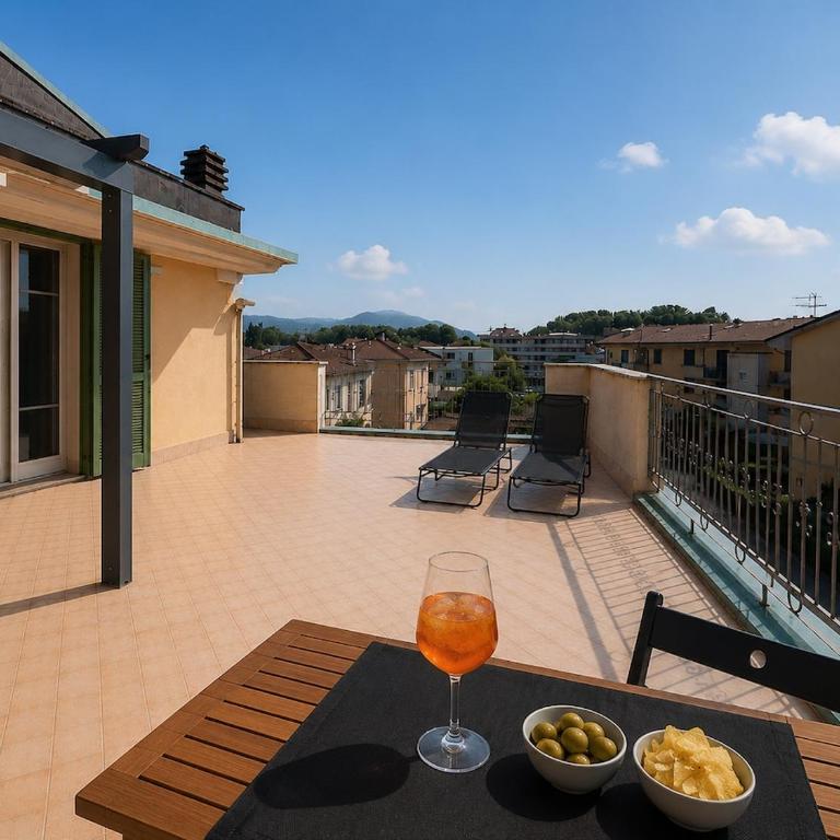 Terrazzo Panoramico, Design, Parcheggio, AC - Lucca - Appartamento con 2 Camere da Letto, Balcone e Terrazza - 16