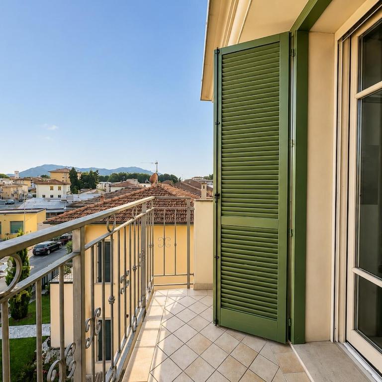 Terrazzo Panoramico, Design, Parcheggio, AC - Lucca - Appartamento con 2 Camere da Letto, Balcone e Terrazza - 17