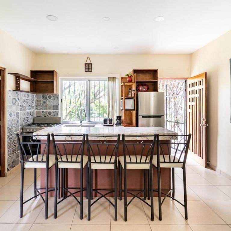 Delfin, at Casa Tres Soles Hideaway, 2Bedroom 2 Bath, Pool, near Beach and Downtown Bucerias - Apartamento de 2 dormitorios - 11