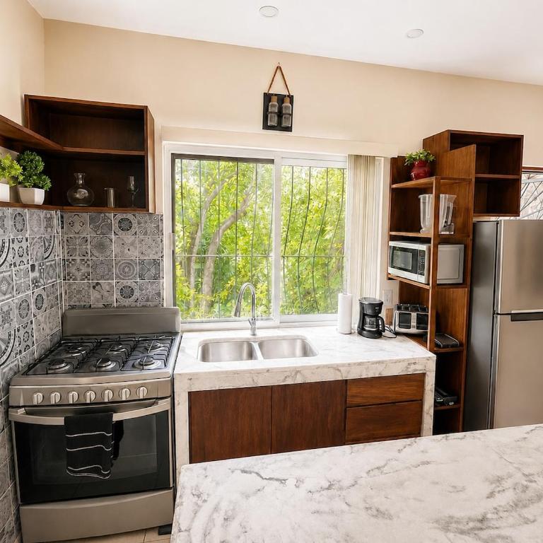 Delfin, at Casa Tres Soles Hideaway, 2Bedroom 2 Bath, Pool, near Beach and Downtown Bucerias - Apartamento de 2 dormitorios - 34