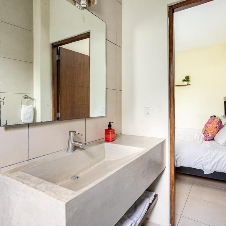 Delfin, at Casa Tres Soles Hideaway, 2Bedroom 2 Bath, Pool, near Beach and Downtown Bucerias - Apartamento de 2 dormitorios - 42