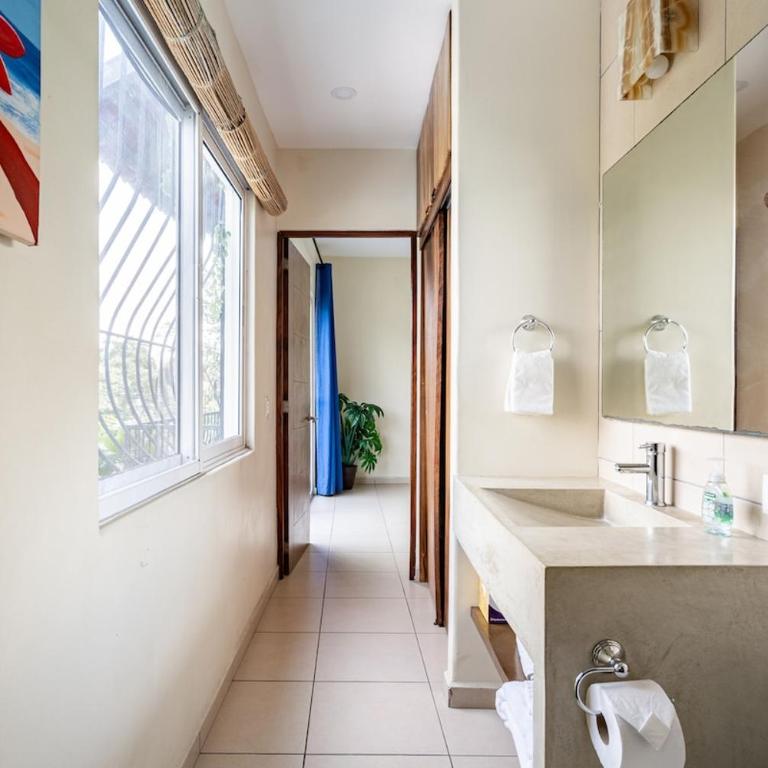 Delfin, at Casa Tres Soles Hideaway, 2Bedroom 2 Bath, Pool, near Beach and Downtown Bucerias - Apartamento de 2 dormitorios - 53