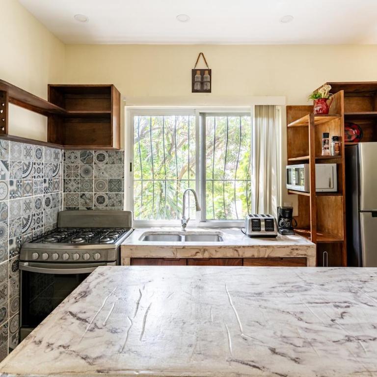 Delfin, at Casa Tres Soles Hideaway, 2Bedroom 2 Bath, Pool, near Beach and Downtown Bucerias - Apartamento de 2 dormitorios - 58