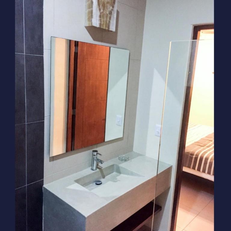Delfin, at Casa Tres Soles Hideaway, 2Bedroom 2 Bath, Pool, near Beach and Downtown Bucerias - Apartamento de 2 dormitorios - 75