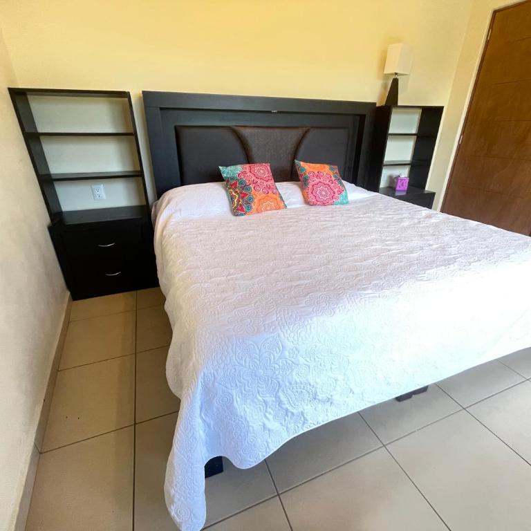 Delfin, at Casa Tres Soles Hideaway, 2Bedroom 2 Bath, Pool, near Beach and Downtown Bucerias - Apartamento de 2 dormitorios - 94