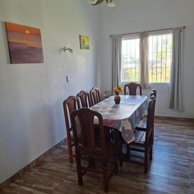 A la Vuelta del Mar -Enero se alquila por semana, de sabado a sabado - 8 personas - Four-Bedroom House - 8