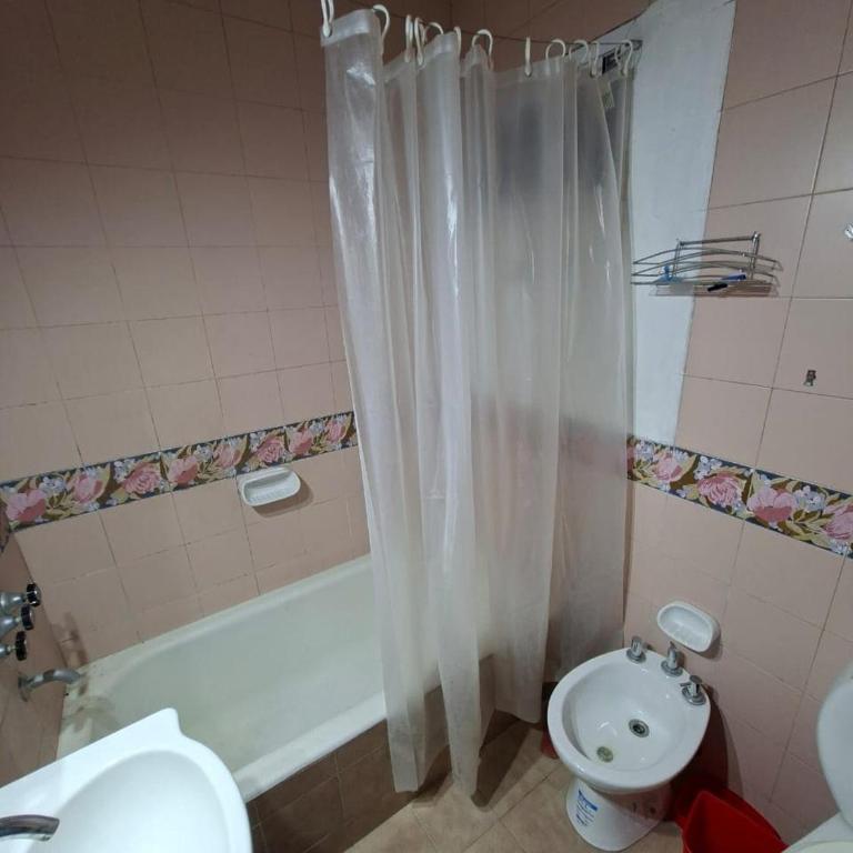 A la Vuelta del Mar -Enero se alquila por semana, de sabado a sabado - 8 personas - Four-Bedroom House - 16