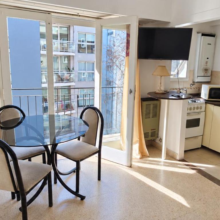 Monoambiente con balcón cerca de Plaza Mitre - Apartamento Estudio - 1 cama doble - 1