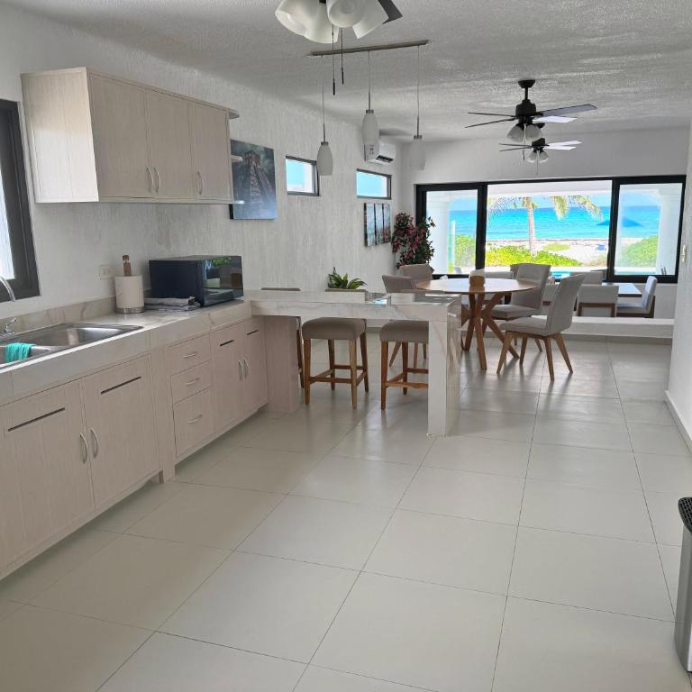 Wonderful Beachfront Villa - best value and private beach! - Villa mit 3 Schlafzimmern - 5