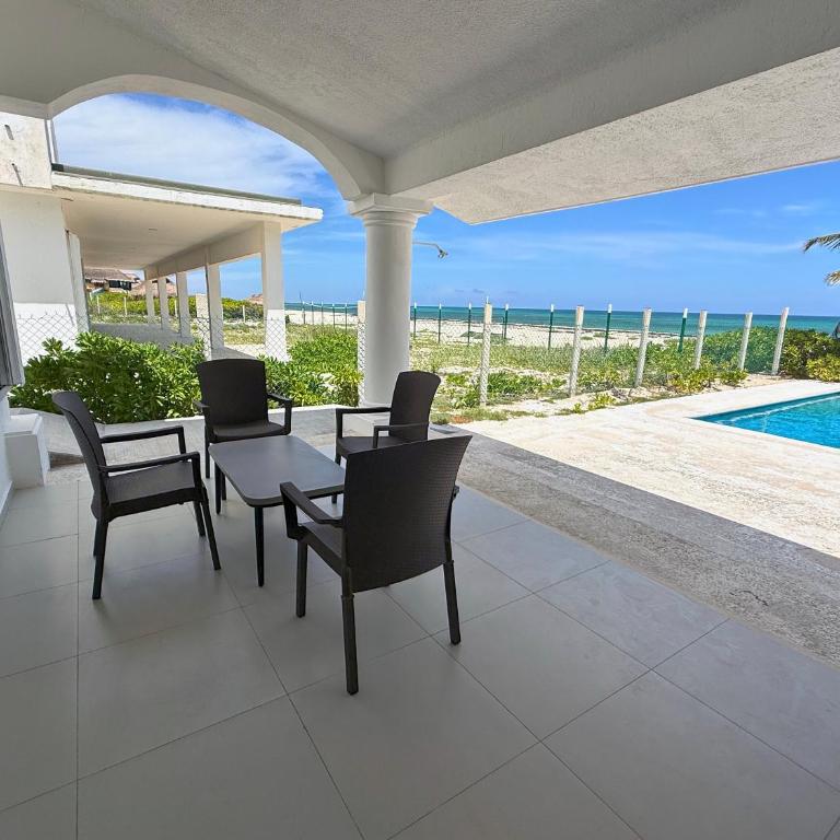 Wonderful Beachfront Villa - best value and private beach! - Villa mit 3 Schlafzimmern - 6