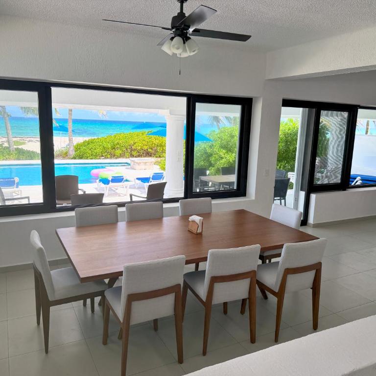 Wonderful Beachfront Villa - best value and private beach! - Villa mit 3 Schlafzimmern - 4