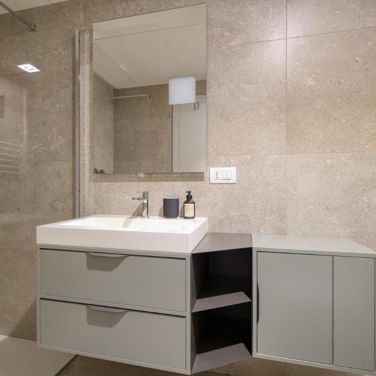 Design flat - 5 minuti Duomo M4 - WiFi - AC - Appartamento con 1 Camera da Letto - 18