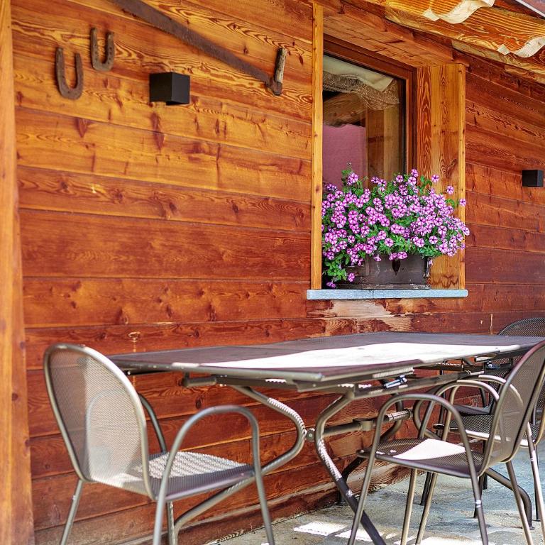 4061 Maison Gerard Punta Ceresole - Two-Bedroom Deluxe Apartment with Garden View - 16