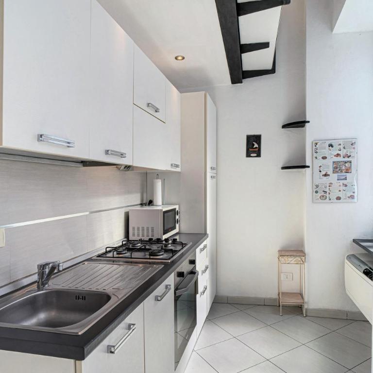Loft nel Centro di Alassio - Apartment with Shower - 8