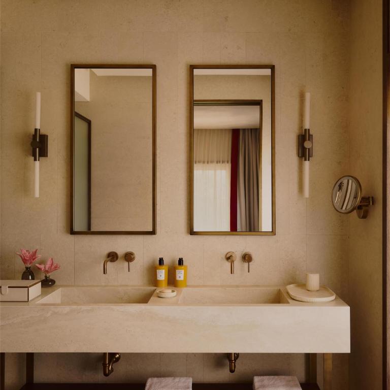 Palazzo Sanzio Rome, A Radisson Collection Hotel - One-Bedroom Suite - Tevere View - 7