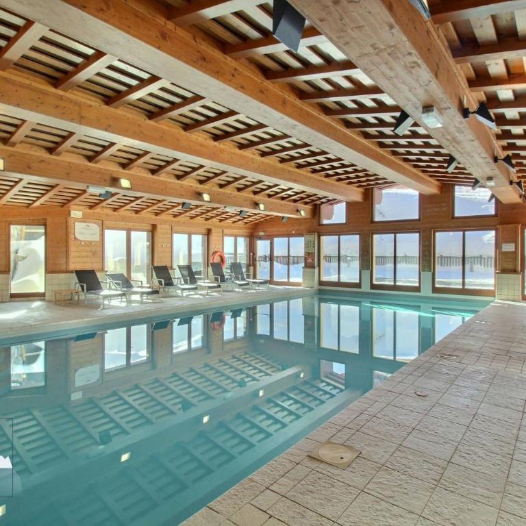Arc 1950, Appartement 2 chambres Duplex & Cheminée, 6 pers, Vue Montagne, Sauna, Hammam, Jacuzzi, salle de fitness, Piscine intérieure chauffée - Apartment mit 2 Schlafzimmern und Bergblick - 4