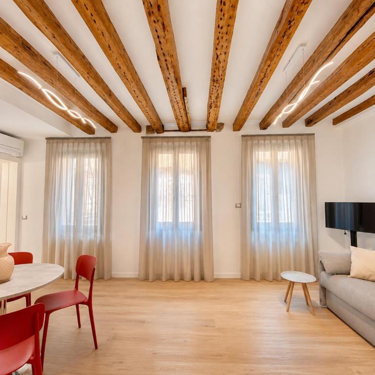 Suite House 4343 apartments - Suite with City View - 9