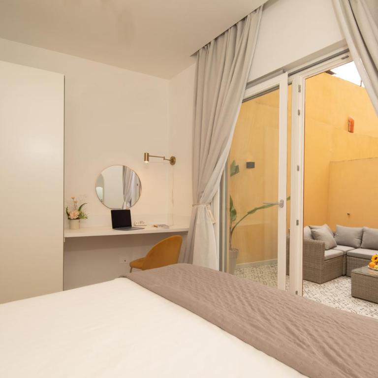 Exclusive Private courtyard by San Lorenzo - Two-Bedroom Apartment - 22