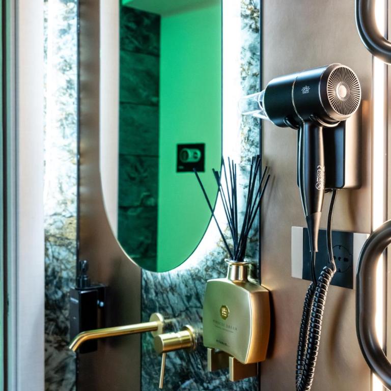 Aura Luxury Suites - Camera Matrimoniale con Vasca Idromassaggio - 25