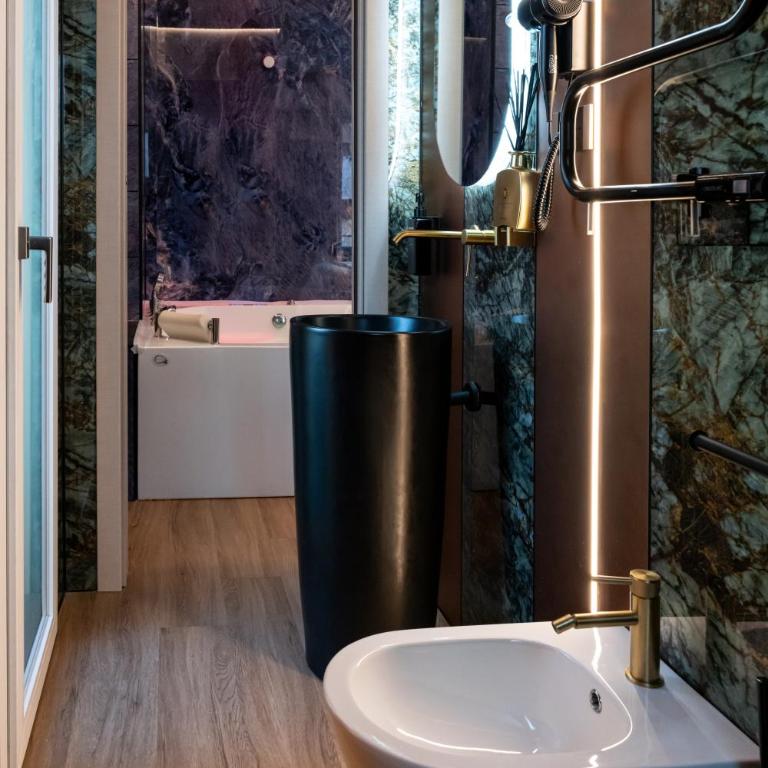 Aura Luxury Suites - Camera Matrimoniale con Vasca Idromassaggio - 28