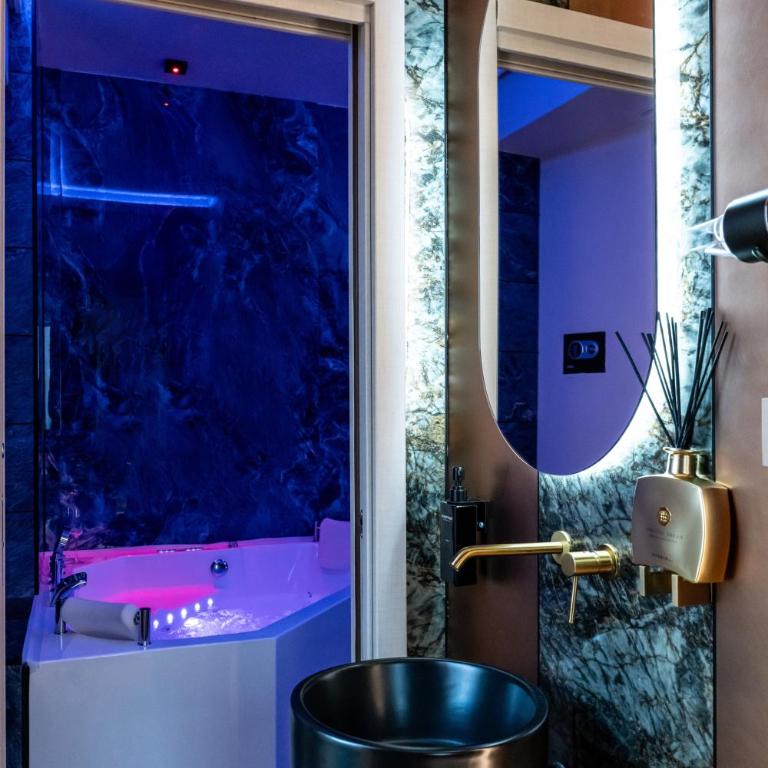 Aura Luxury Suites - Camera Matrimoniale con Vasca Idromassaggio - 5