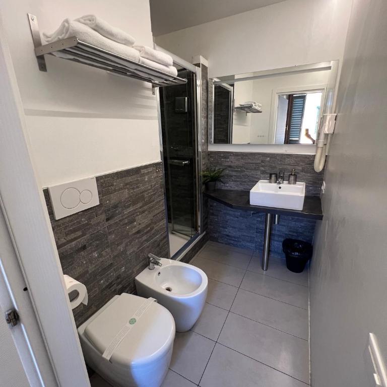 Rigoletto Rental Rooms - Camera Matrimoniale con Bagno Privato - 3