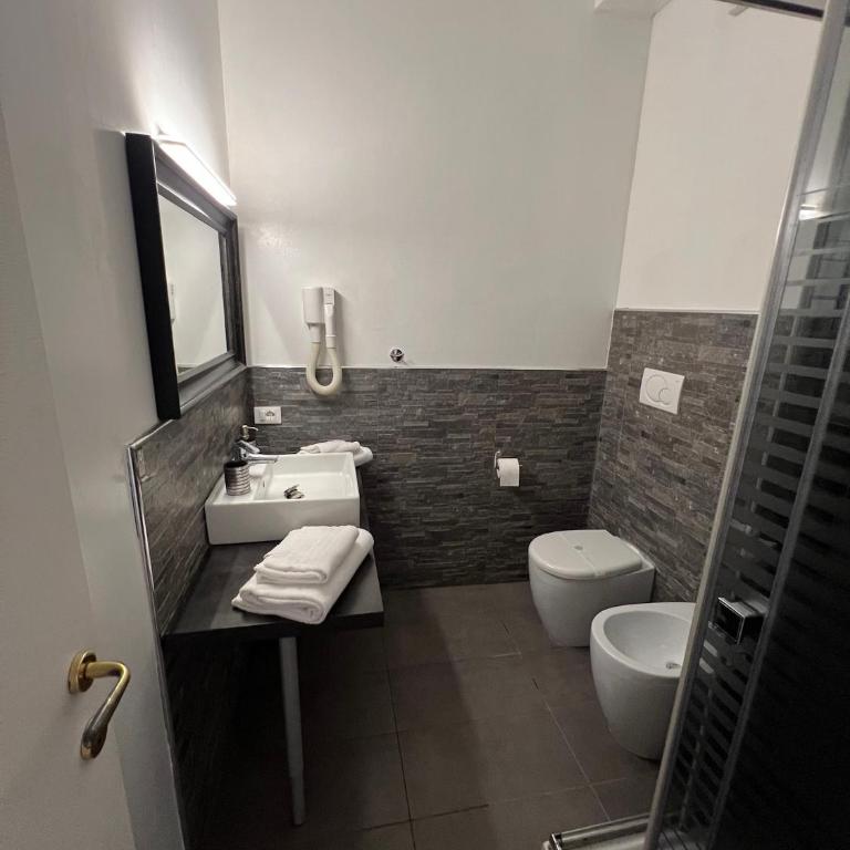 Rigoletto Rental Rooms - Camera Matrimoniale con Bagno Privato - 2