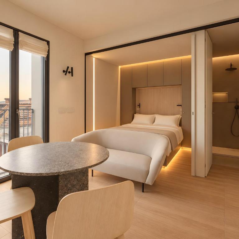7 R House - Studio Upper Floor and City View - 1