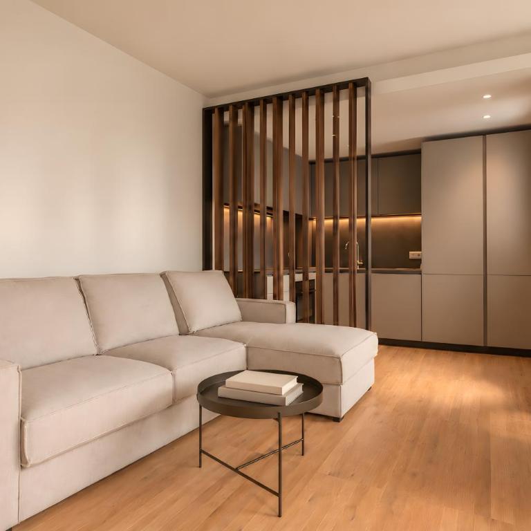 7 R House - Two-Bedroom Apartment Upper Floor with City View - 2