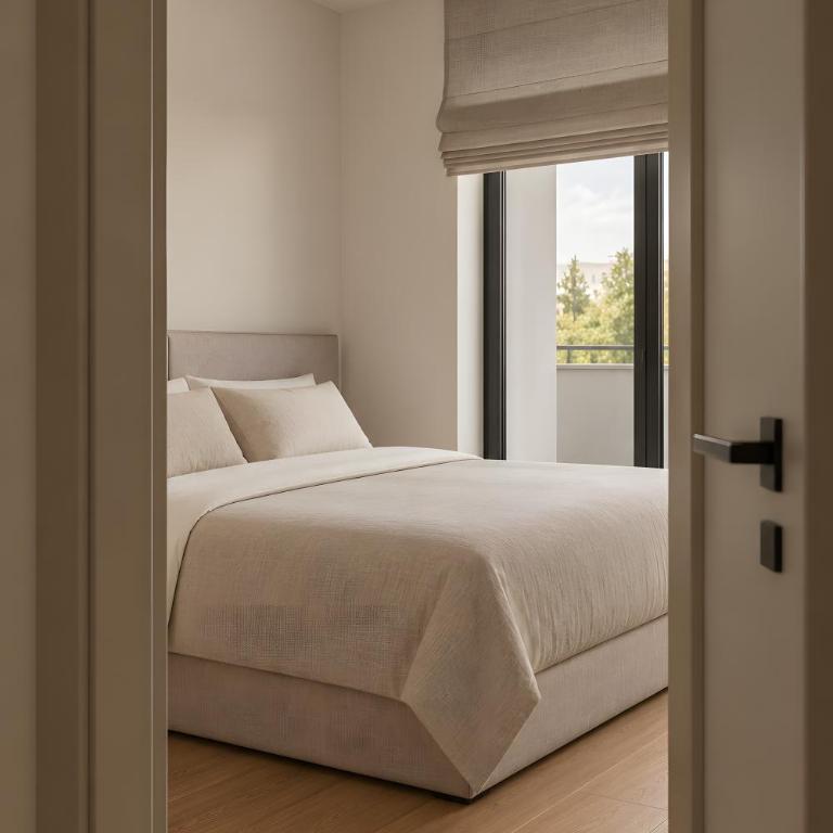 7 R House - Two-Bedroom Apartment Upper Floor with City View - 7