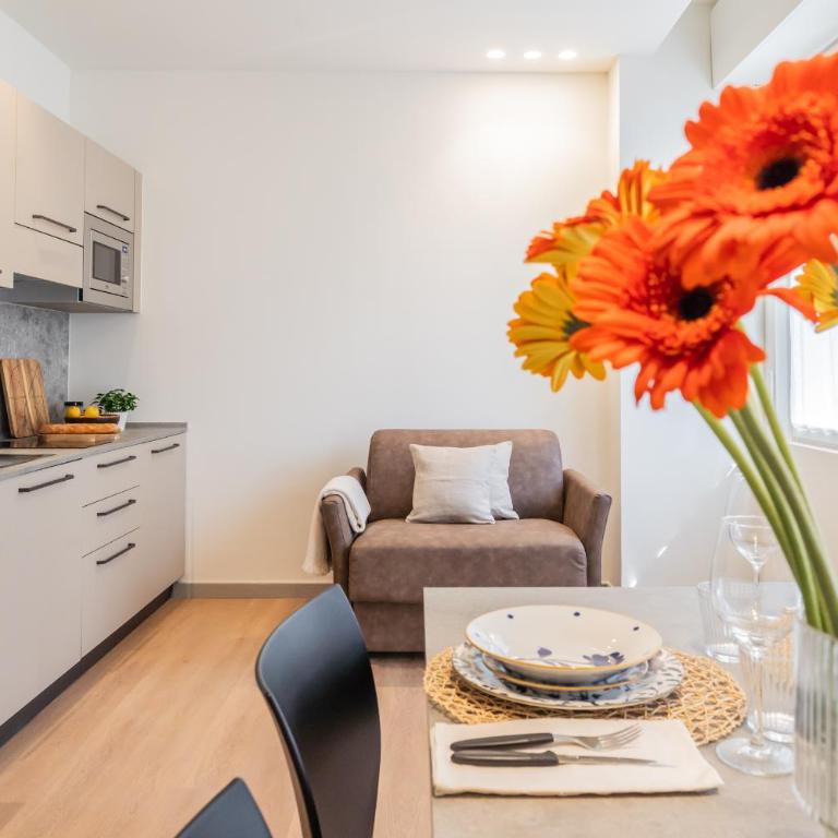 Close To Everything Apts - Apartment - 20