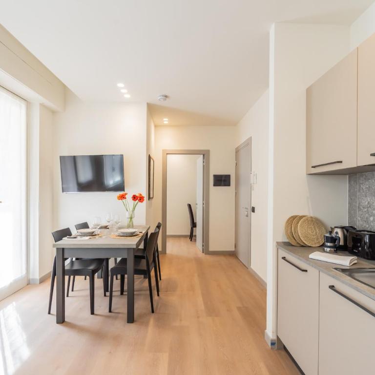 Close To Everything Apts - Apartment - 9