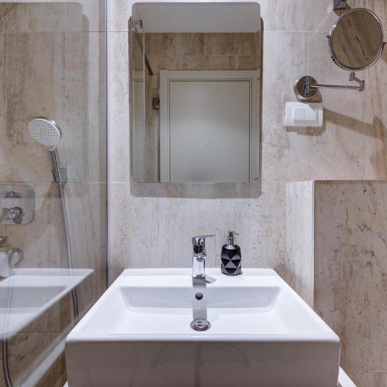 Dorćol Center Suites 2 - Double Room with Terrace - 13
