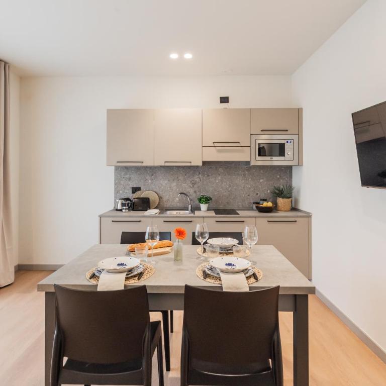 Close To Everything Apts - Apartment - 3