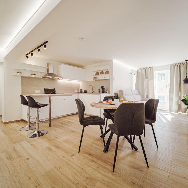 Amari Central Chic - Appartamento con 2 Camere da Letto - 1